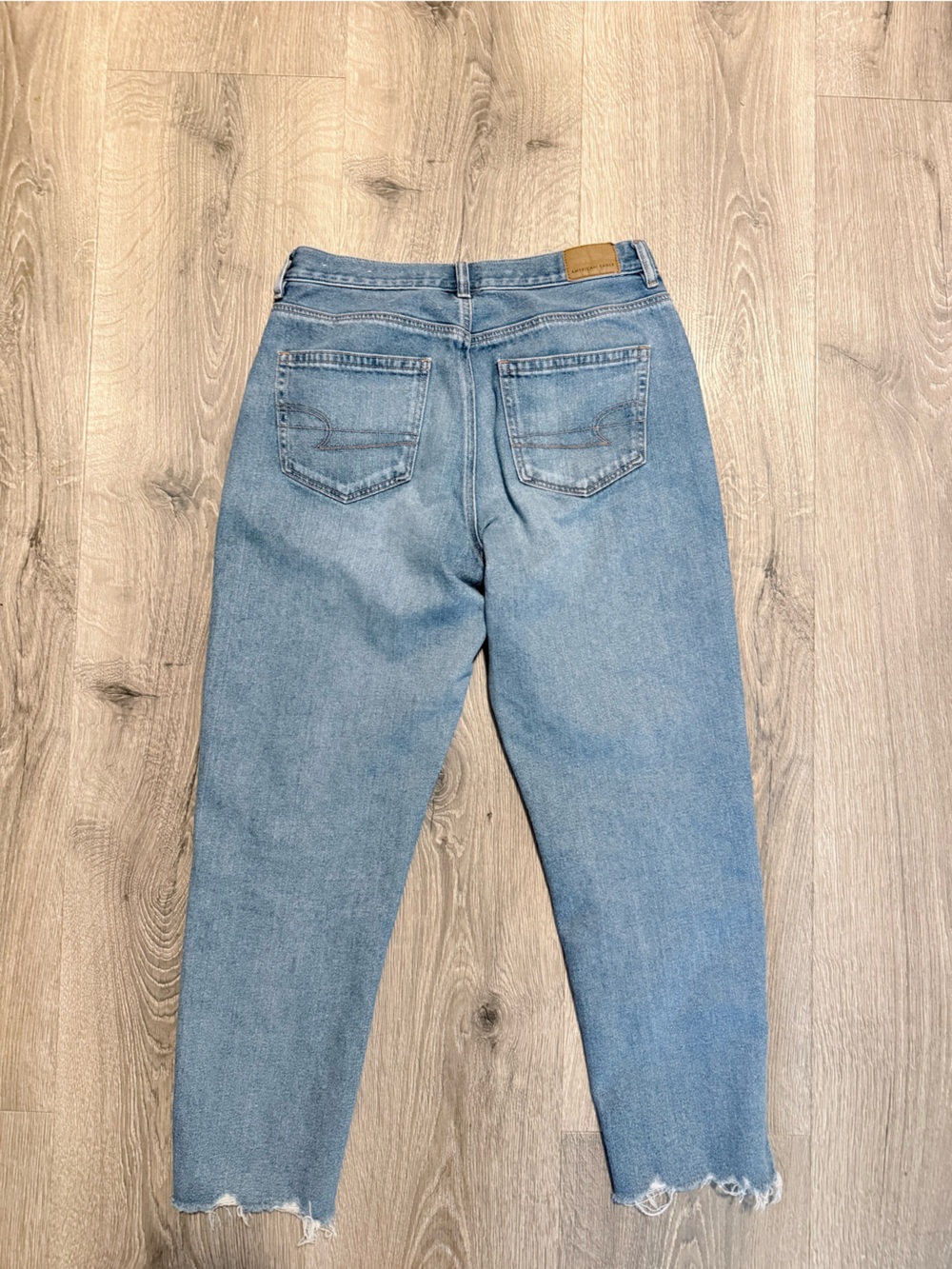 American Eagle Outfitters Light Wash High-Rise Cropped Jeans - Picture 6 of 8